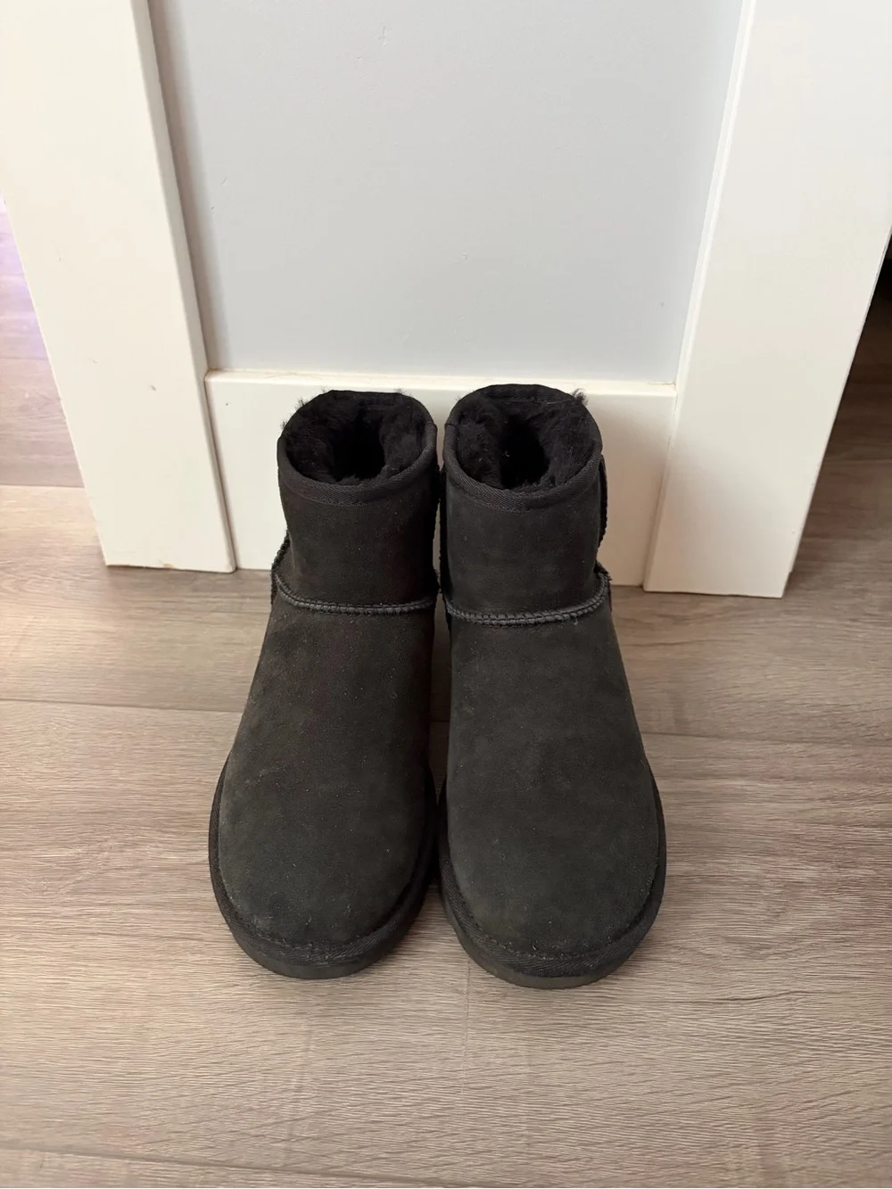 UGG Black Short Suede Shearling Ankle Boots - W Size 7